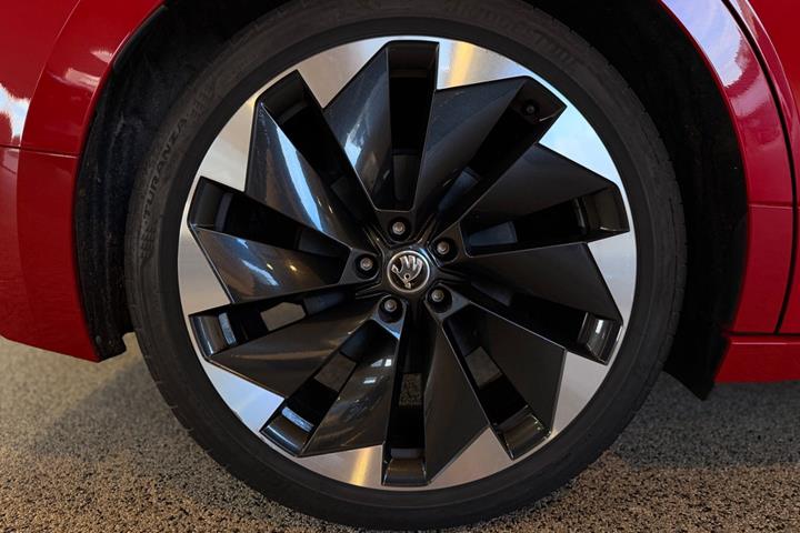 Rød Skoda Enyaq fra 2022