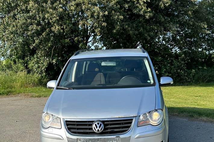 Sølv VW Touran fra 2007