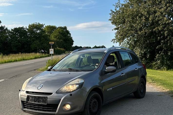 Grå Renault Clio III fra 2012