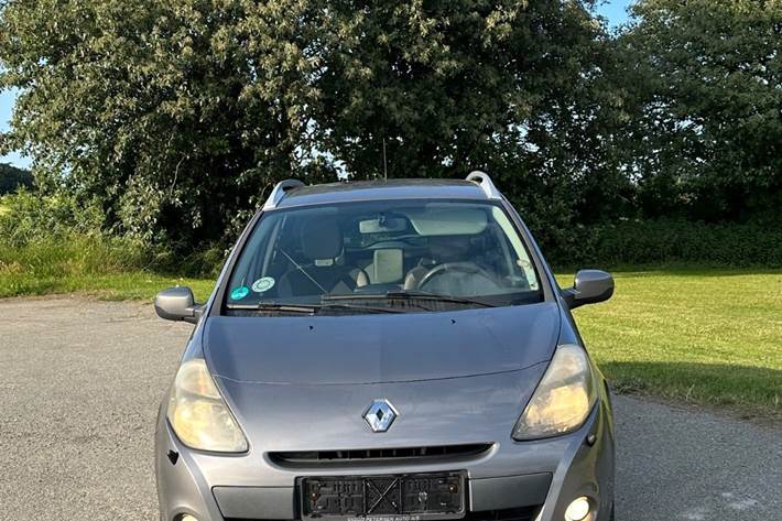 Grå Renault Clio III fra 2012