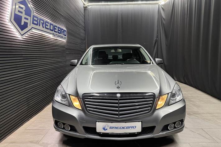 Grå Mercedes E200 fra 2011