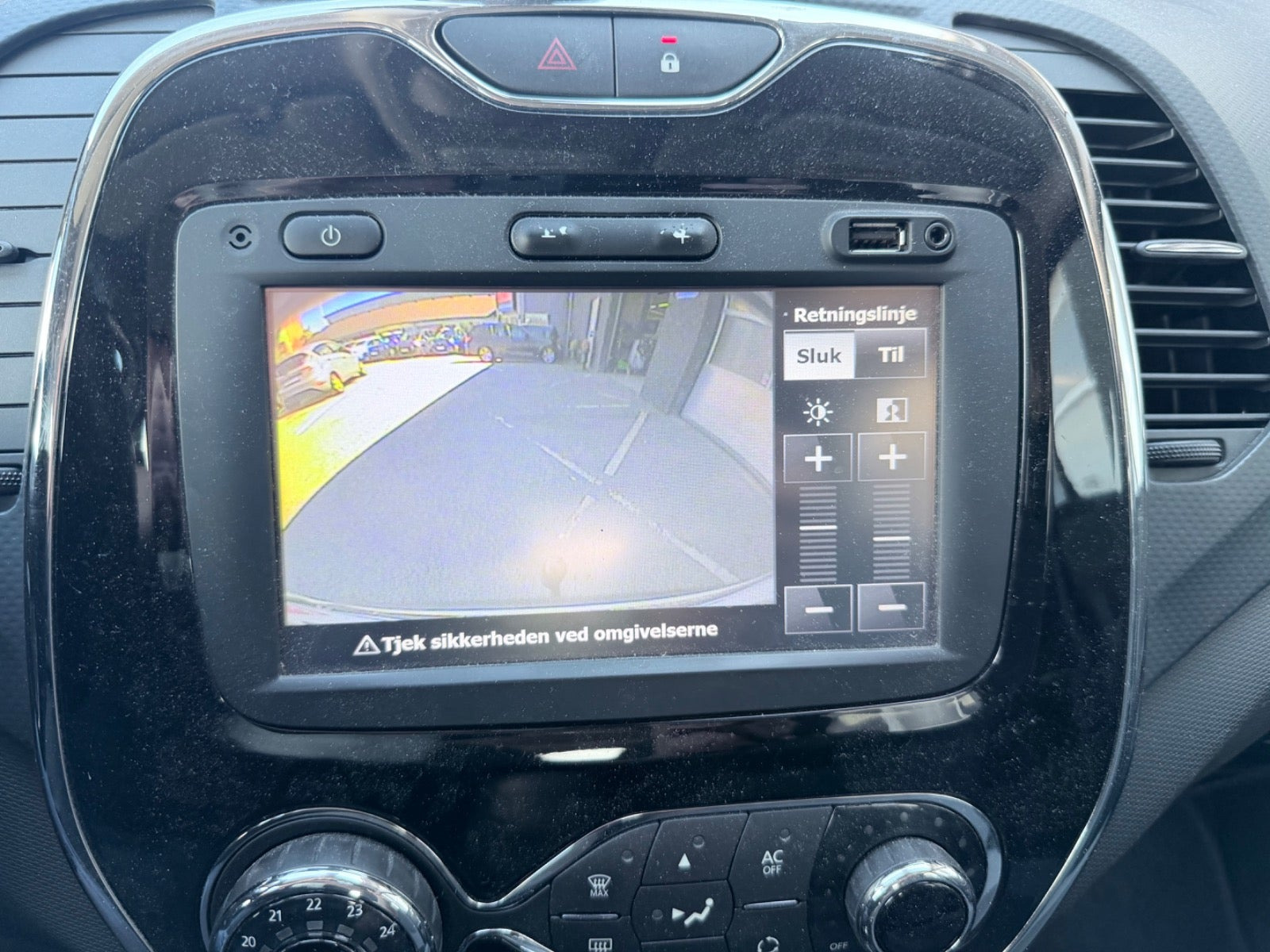 Beige Renault Captur fra 2014