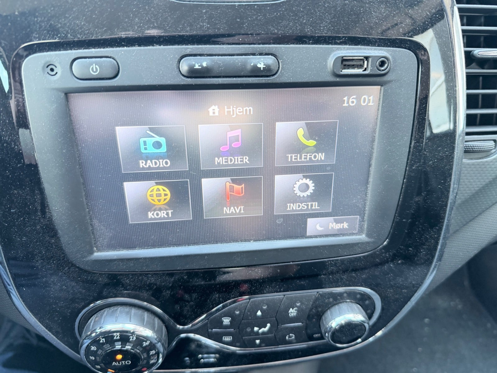 Beige Renault Captur fra 2014