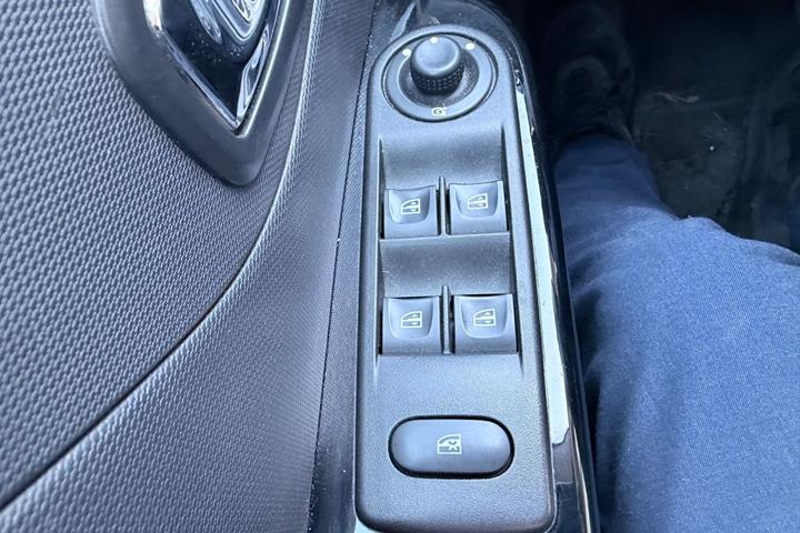 Beige Renault Captur fra 2014