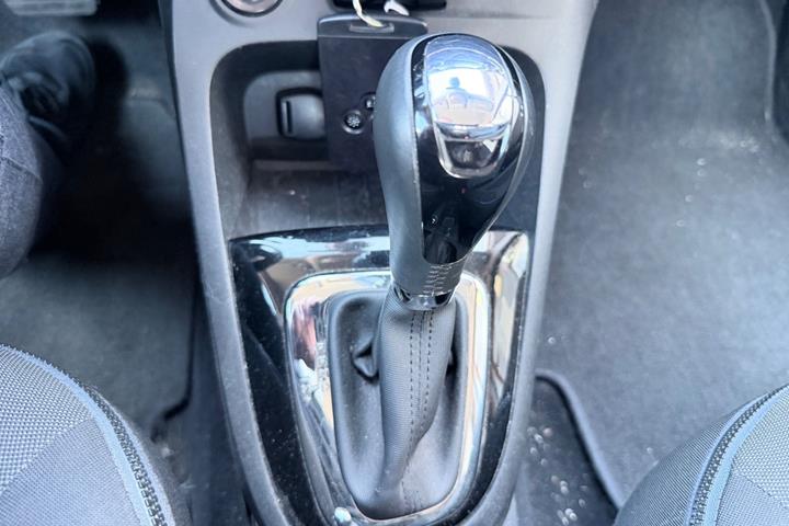 Beige Renault Captur fra 2014