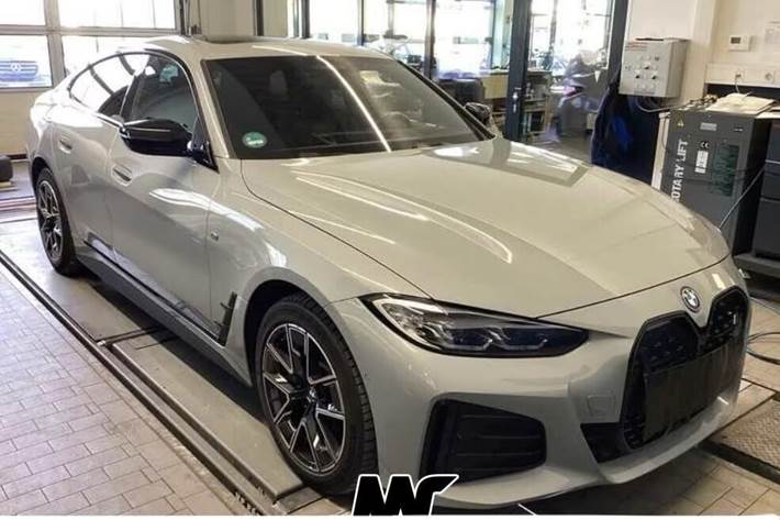 Grå BMW i4 fra 2024