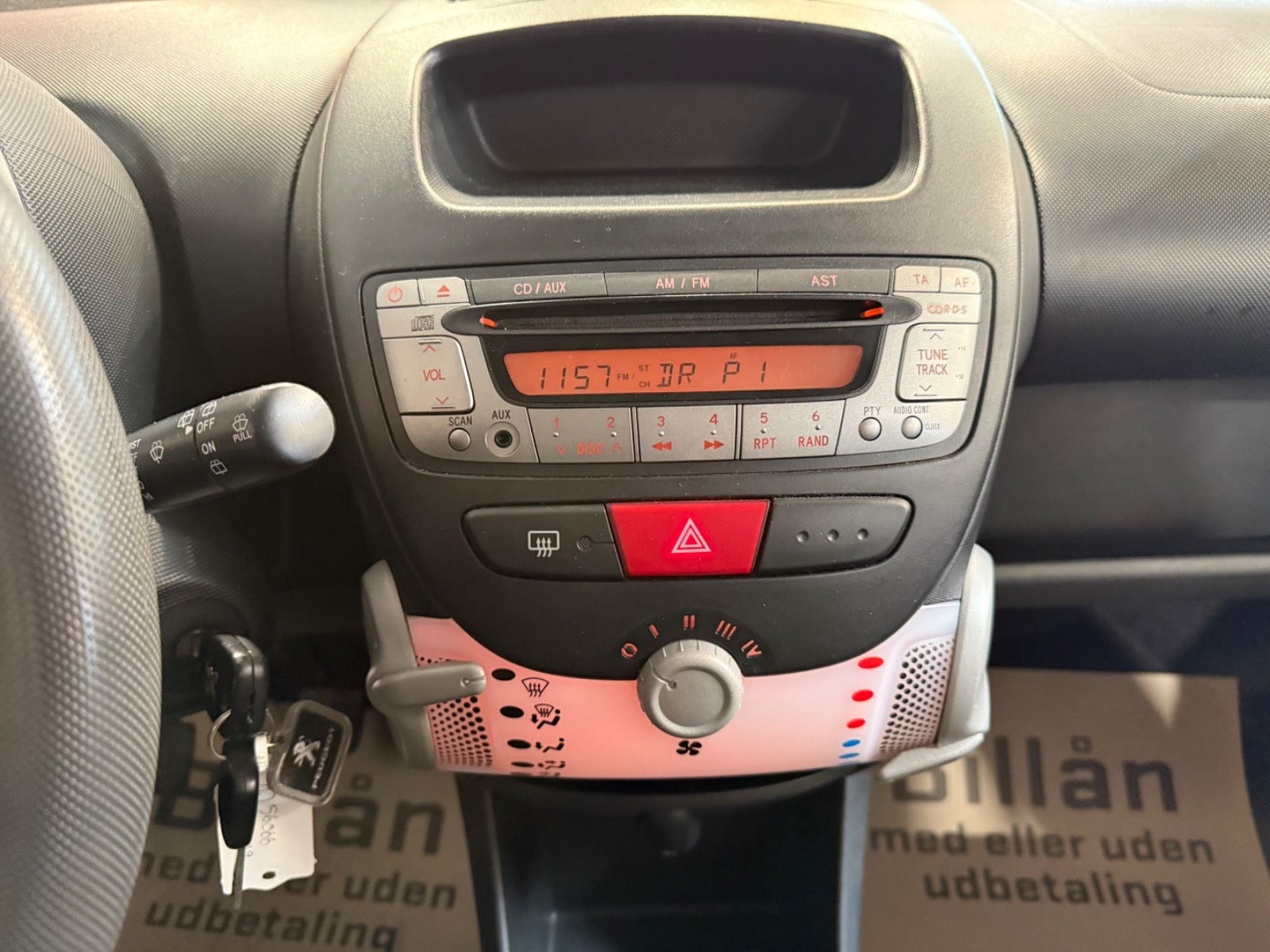 Rød Peugeot 107 fra 2013
