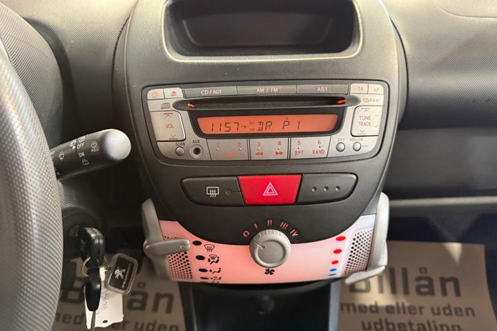 Rød Peugeot 107 fra 2013