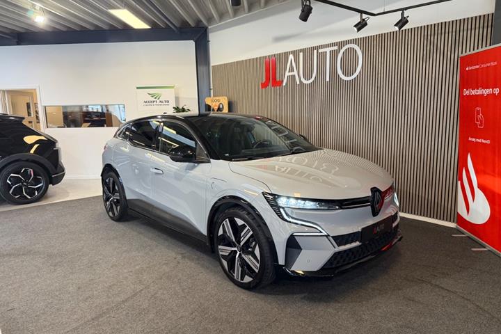Sølv Renault Megane E-Tech fra 2022