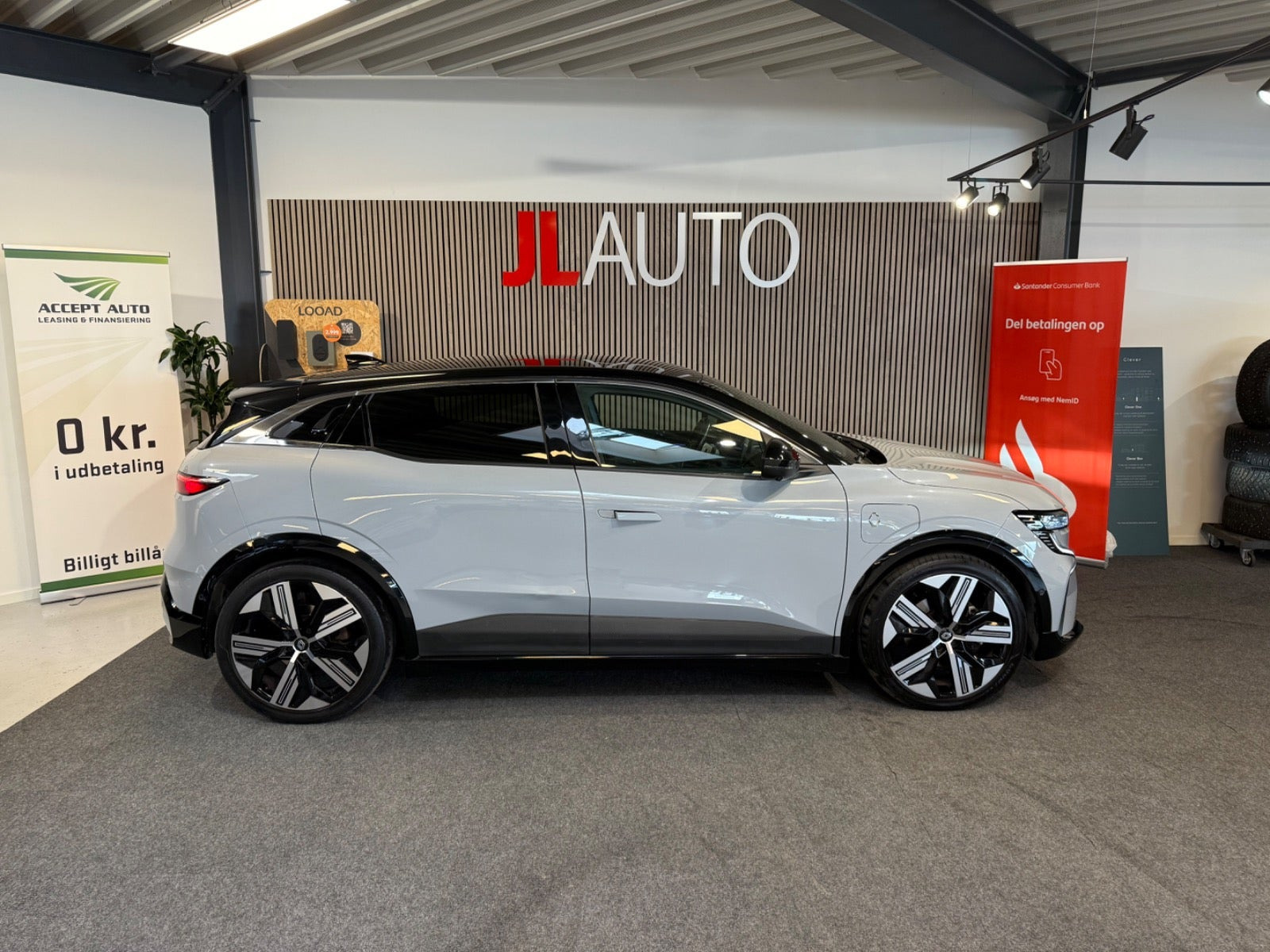 Sølv Renault Megane E-Tech fra 2022