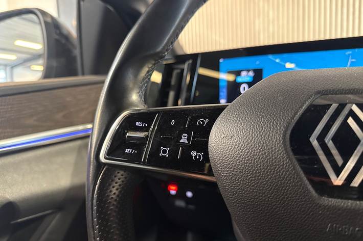 Sølv Renault Megane E-Tech fra 2022