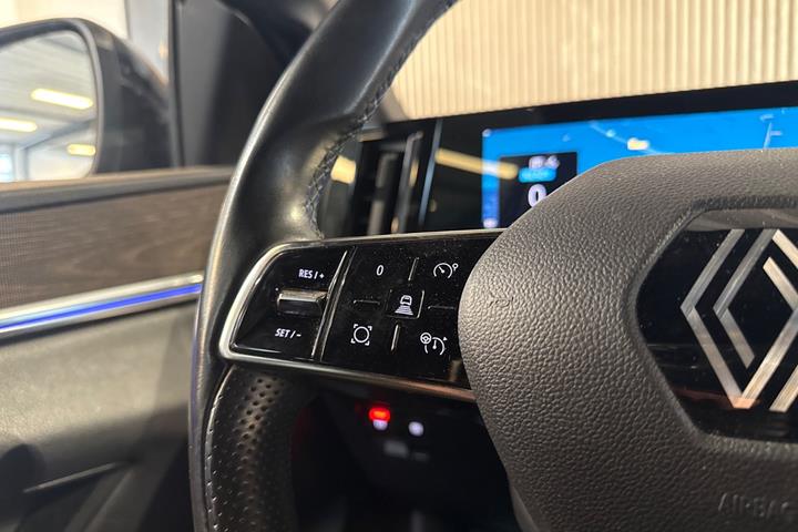 Sølv Renault Megane E-Tech fra 2022