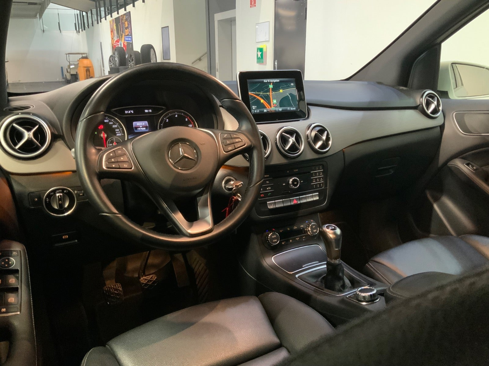 Hvid Mercedes B180 d fra 2016