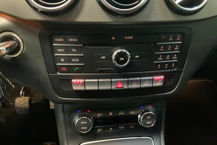 Hvid Mercedes B180 d fra 2016