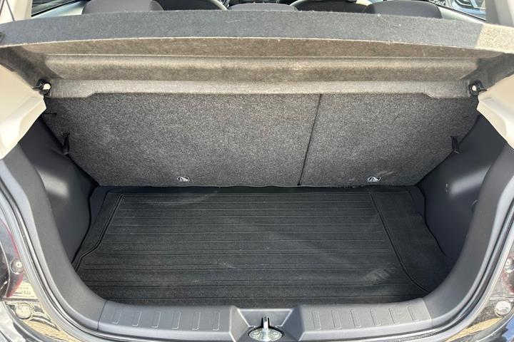 Sort Mitsubishi Space Star fra 2018