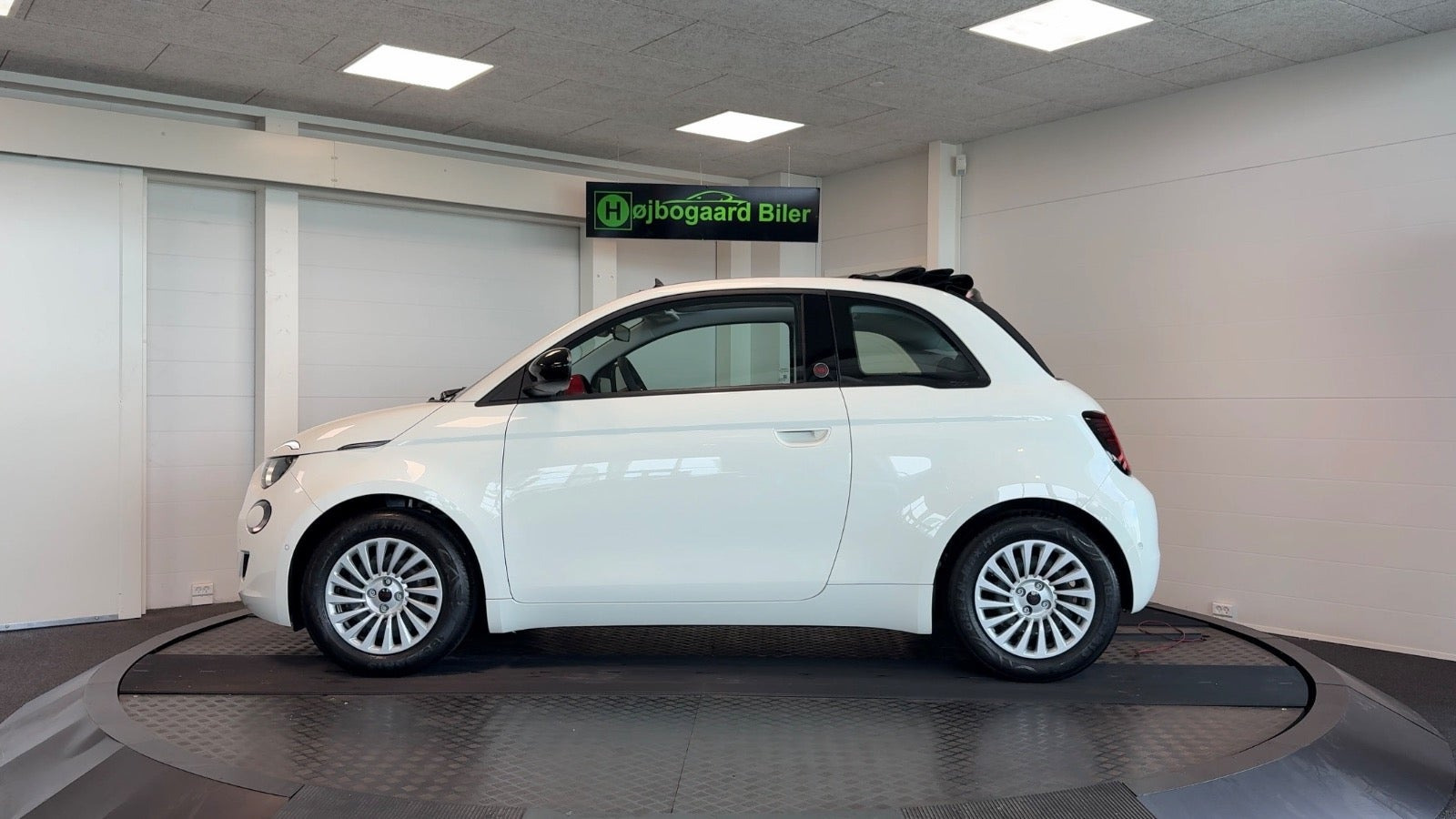 Hvid Fiat 500e fra 2023