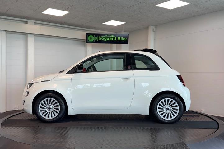 Hvid Fiat 500e fra 2023