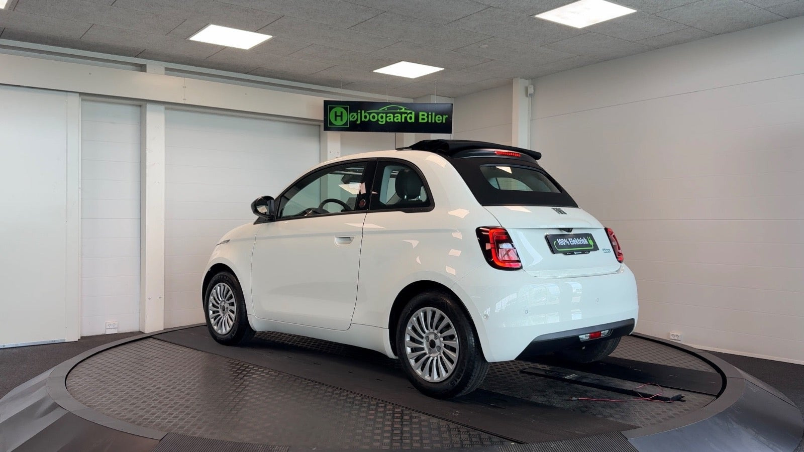 Hvid Fiat 500e fra 2023
