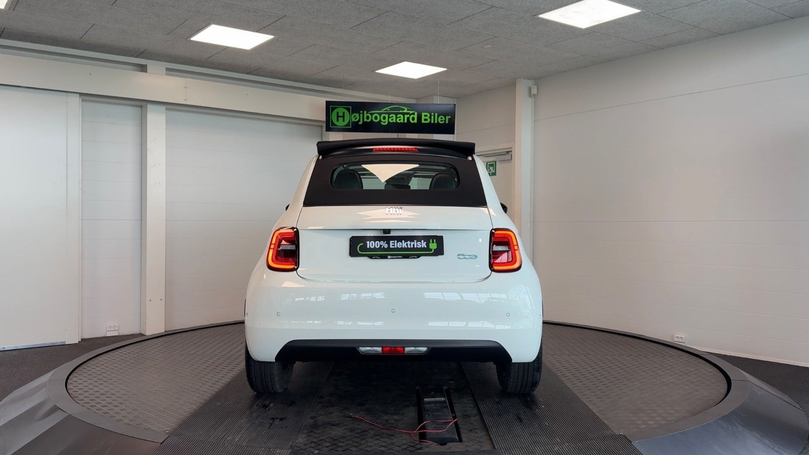 Hvid Fiat 500e fra 2023