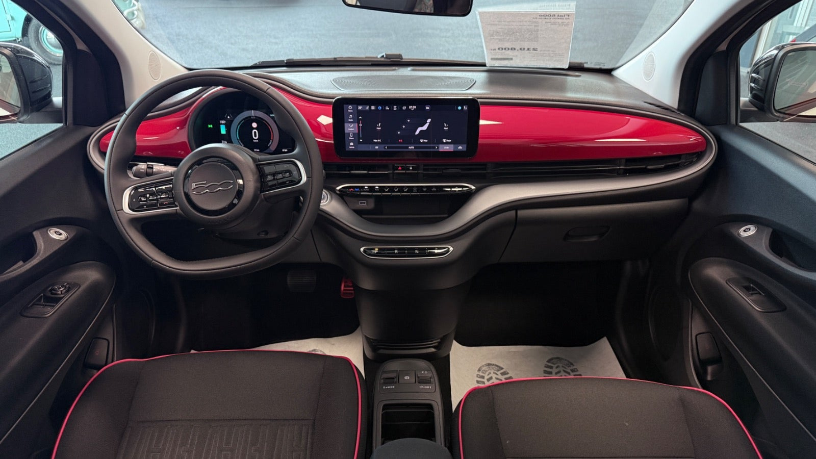 Hvid Fiat 500e fra 2023
