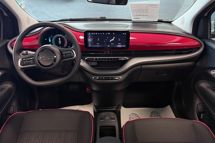 Hvid Fiat 500e fra 2023