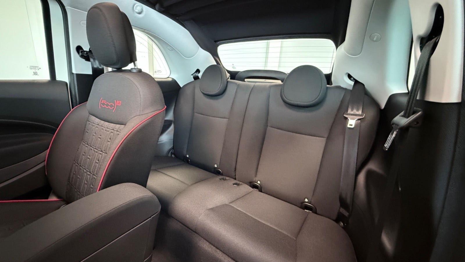 Hvid Fiat 500e fra 2023