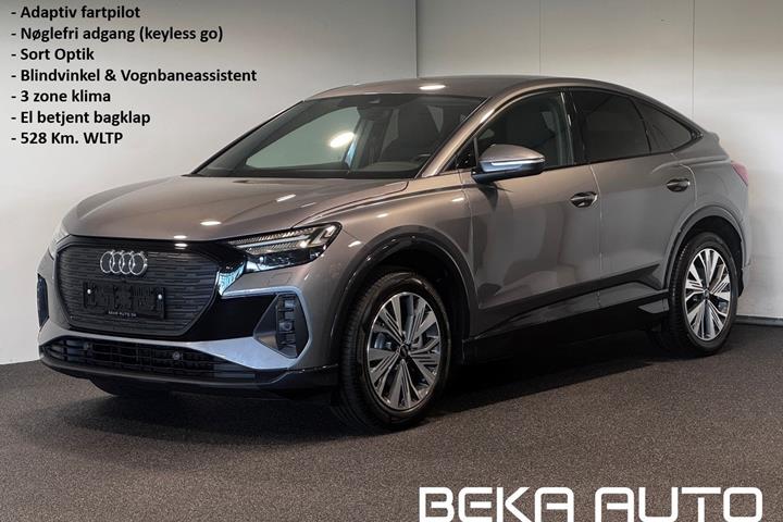 Grå Audi Q4 e-tron fra 2023 set udefra