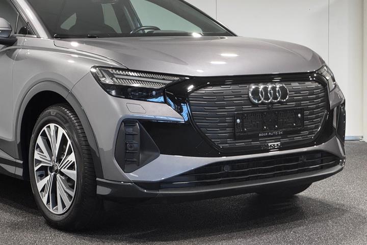 Grå Audi Q4 e-tron fra 2023
