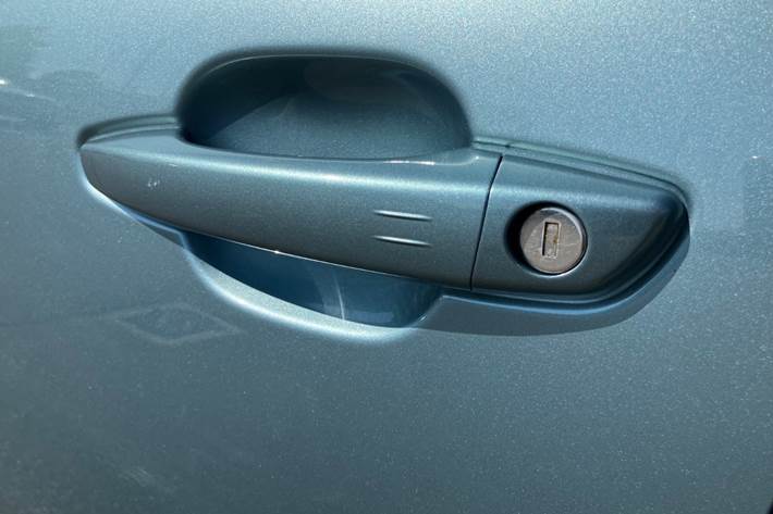 Blå Citroën ë-C4 fra 2021