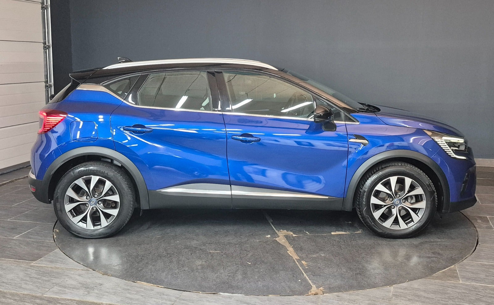 Blå Renault Captur fra 2021