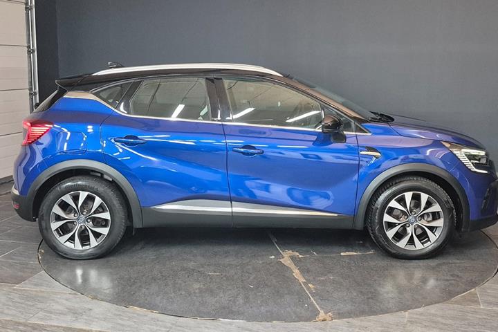 Blå Renault Captur fra 2021