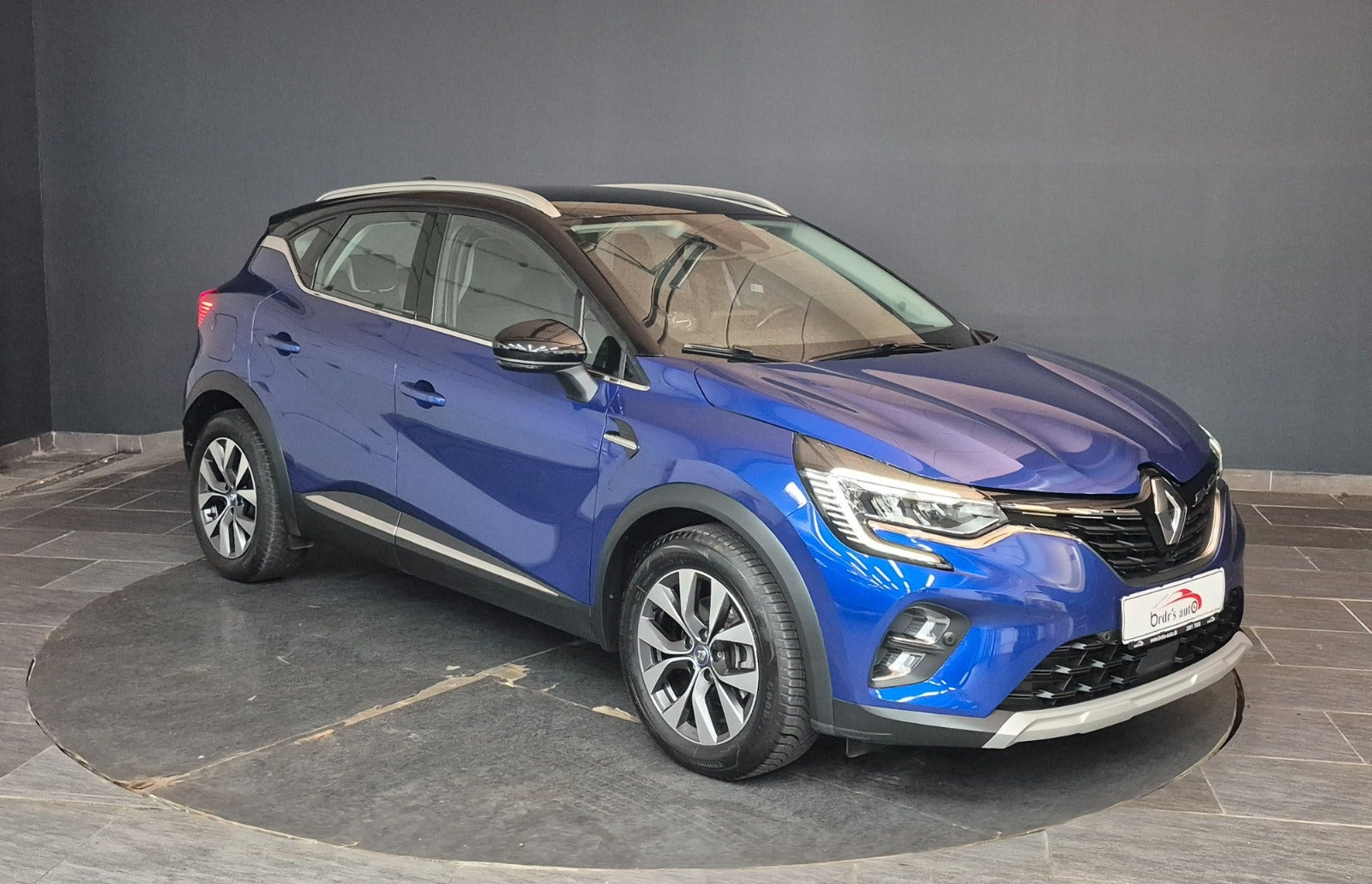 Blå Renault Captur fra 2021