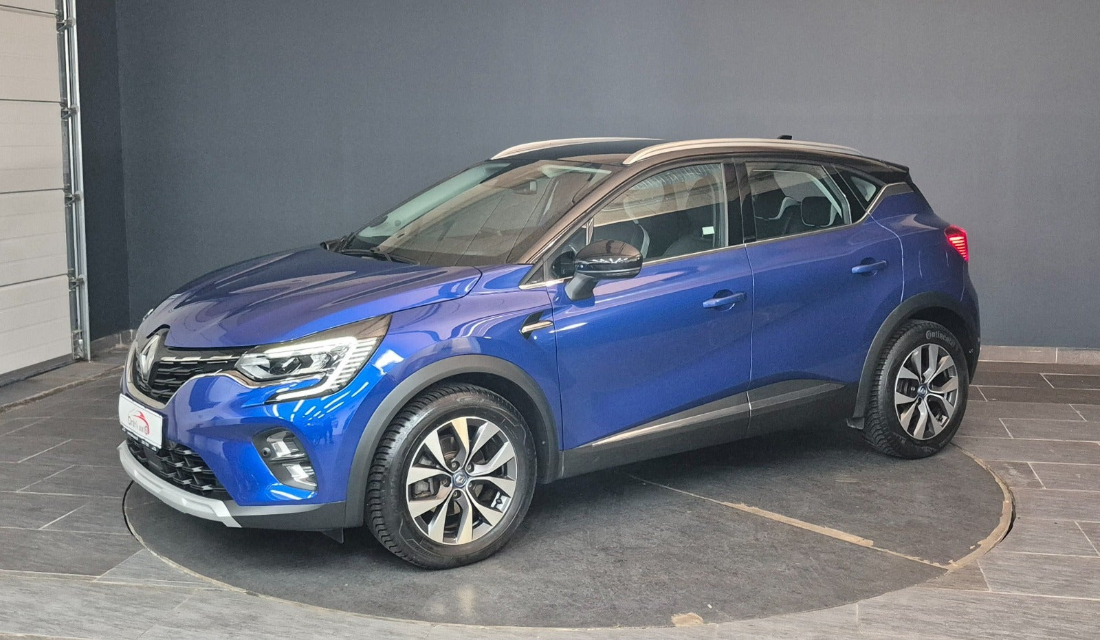Blå Renault Captur fra 2021
