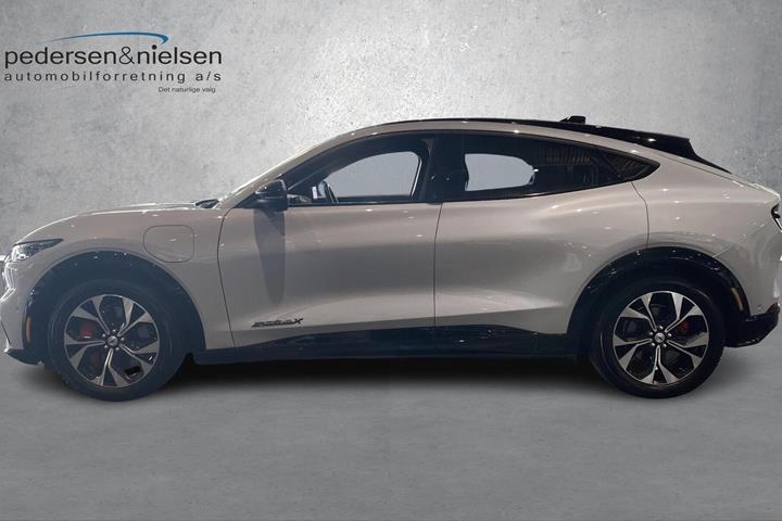 Hvid Ford Mustang Mach-E fra 2024