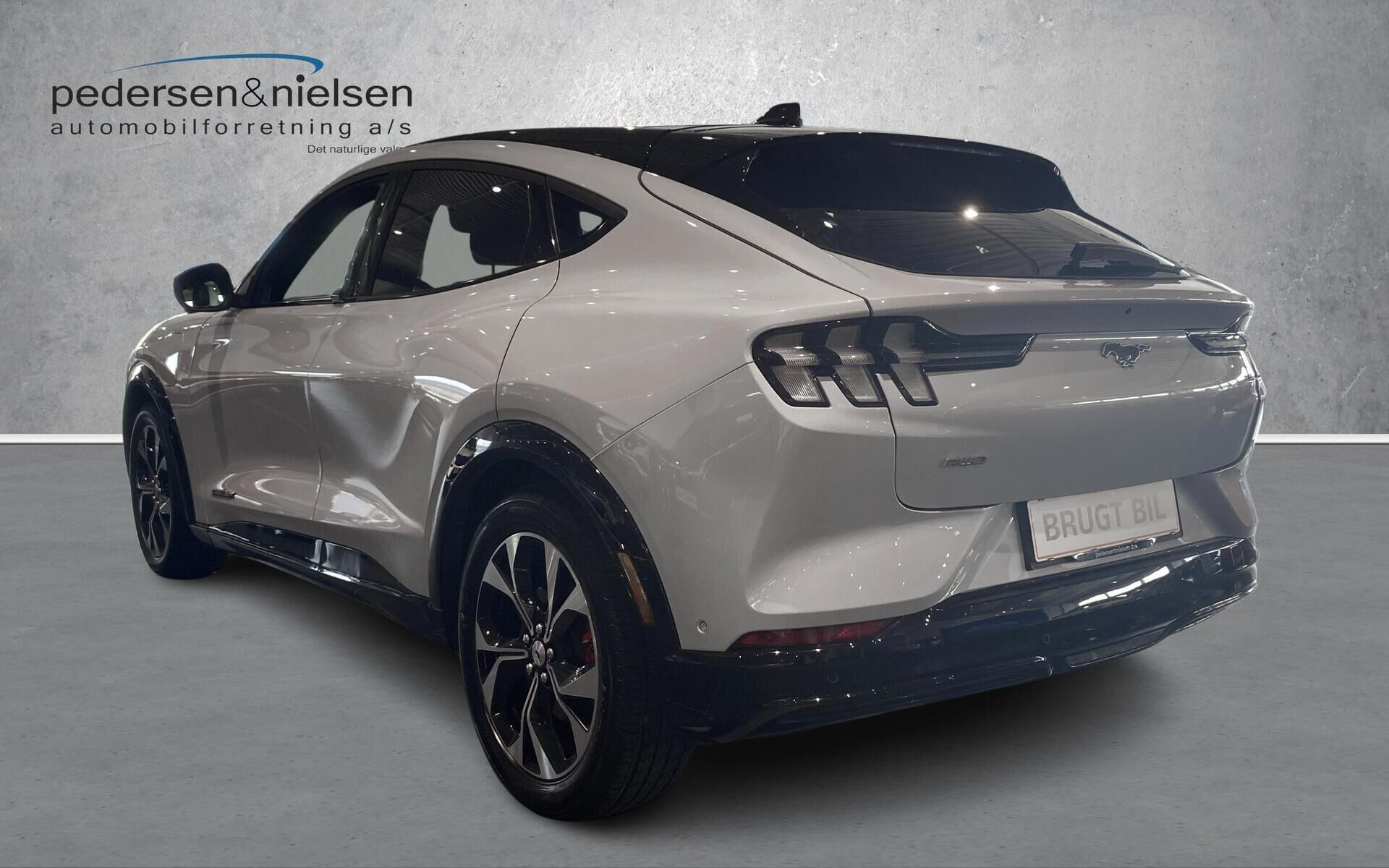 Hvid Ford Mustang Mach-E fra 2024