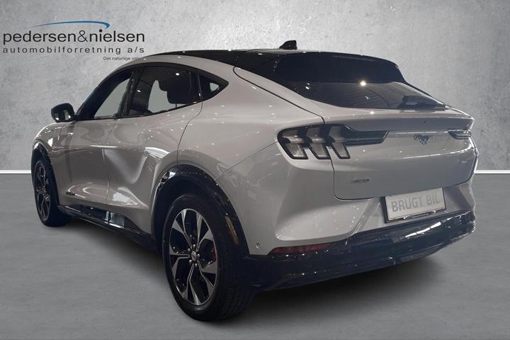 Hvid Ford Mustang Mach-E fra 2024