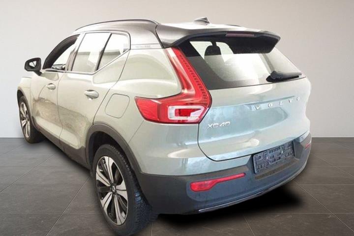 Grøn Volvo XC40 fra 2023