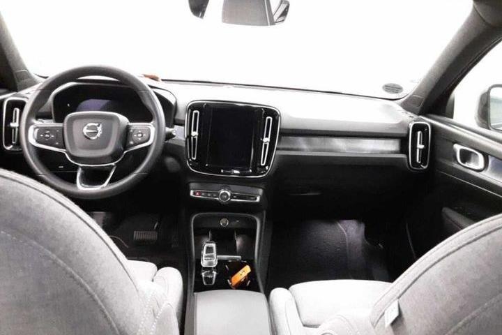 Grøn Volvo XC40 fra 2023