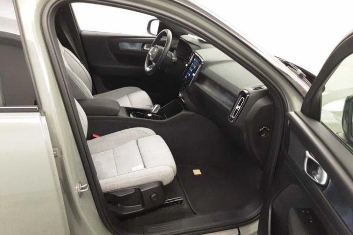 Grøn Volvo XC40 fra 2023