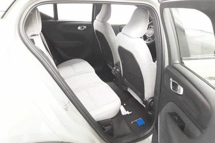 Grøn Volvo XC40 fra 2023