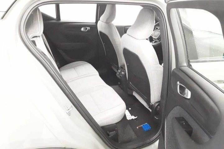 Grøn Volvo XC40 fra 2023