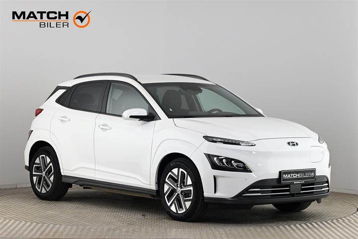 Hvid Hyundai Kona fra 2023 set udefra