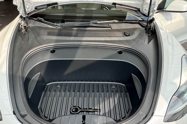 Hvid Tesla Model 3 fra 2023