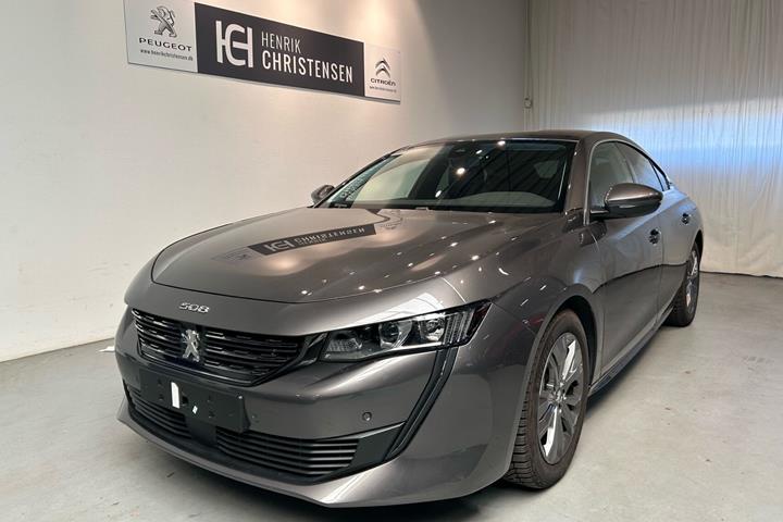 Grå Peugeot 508 fra 2021 set udefra
