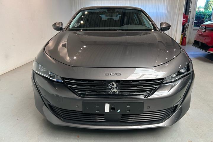 Grå Peugeot 508 fra 2021