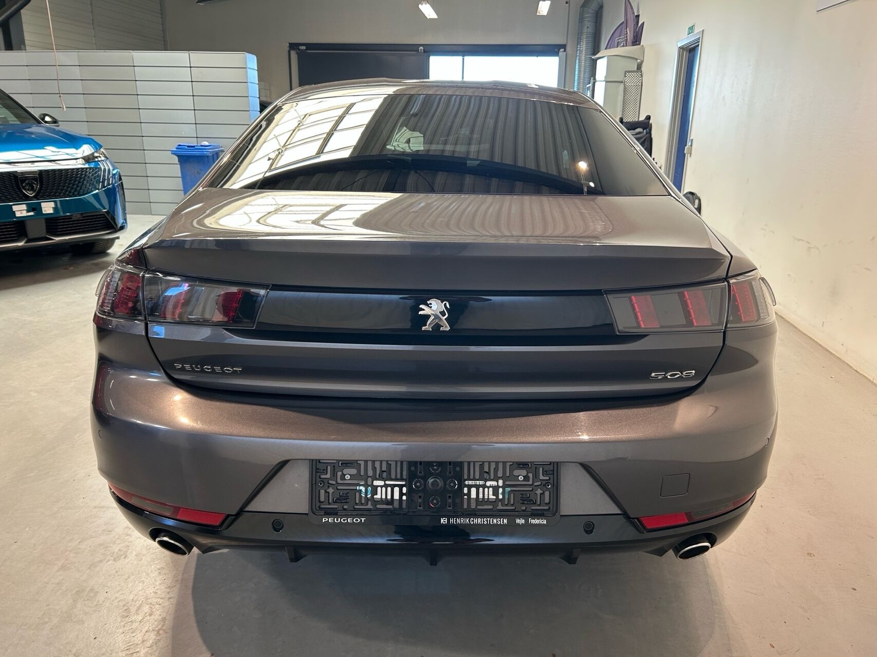 Grå Peugeot 508 fra 2021