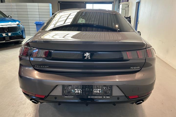 Grå Peugeot 508 fra 2021