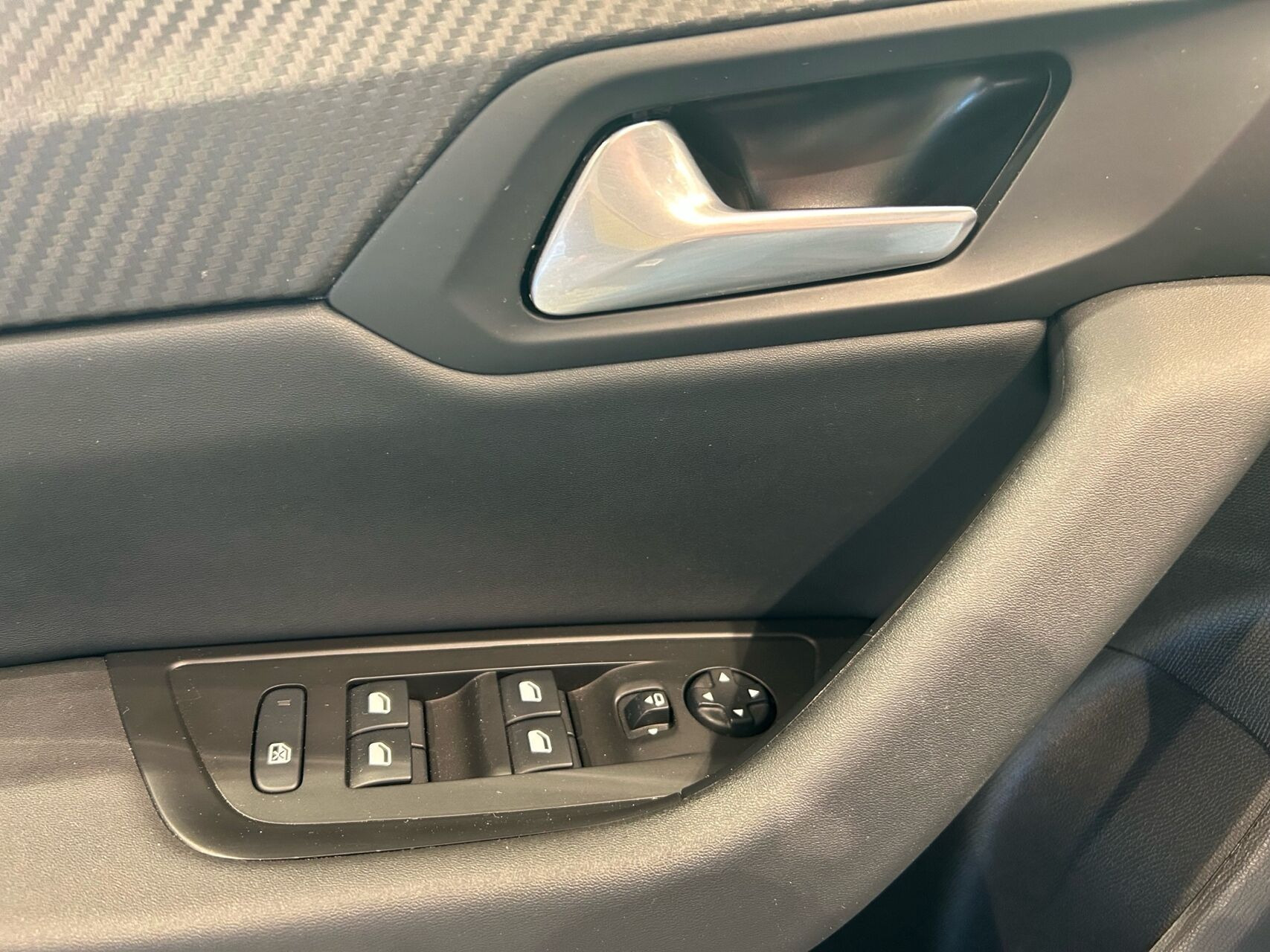 Grå Peugeot 508 fra 2021