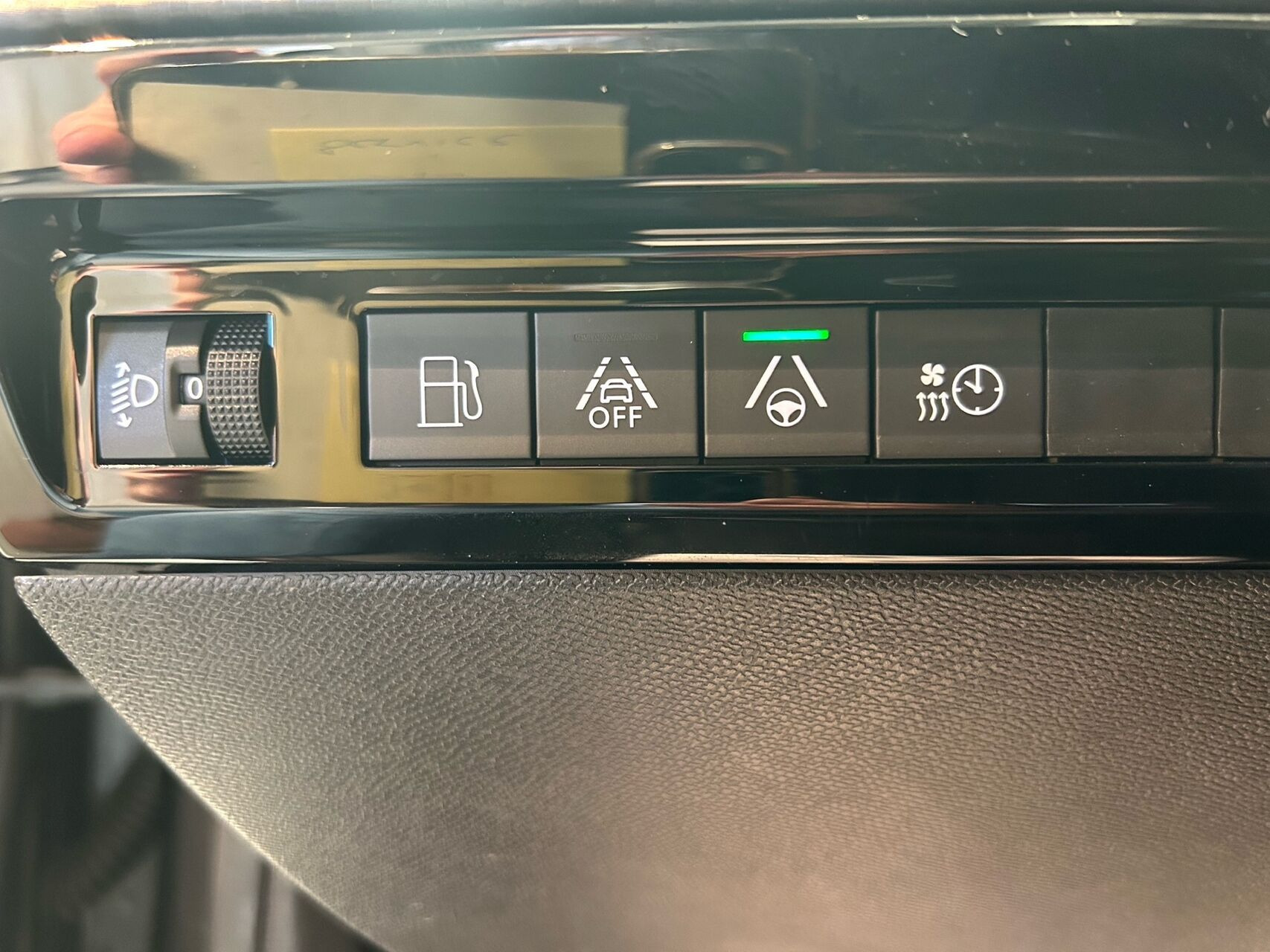 Grå Peugeot 508 fra 2021