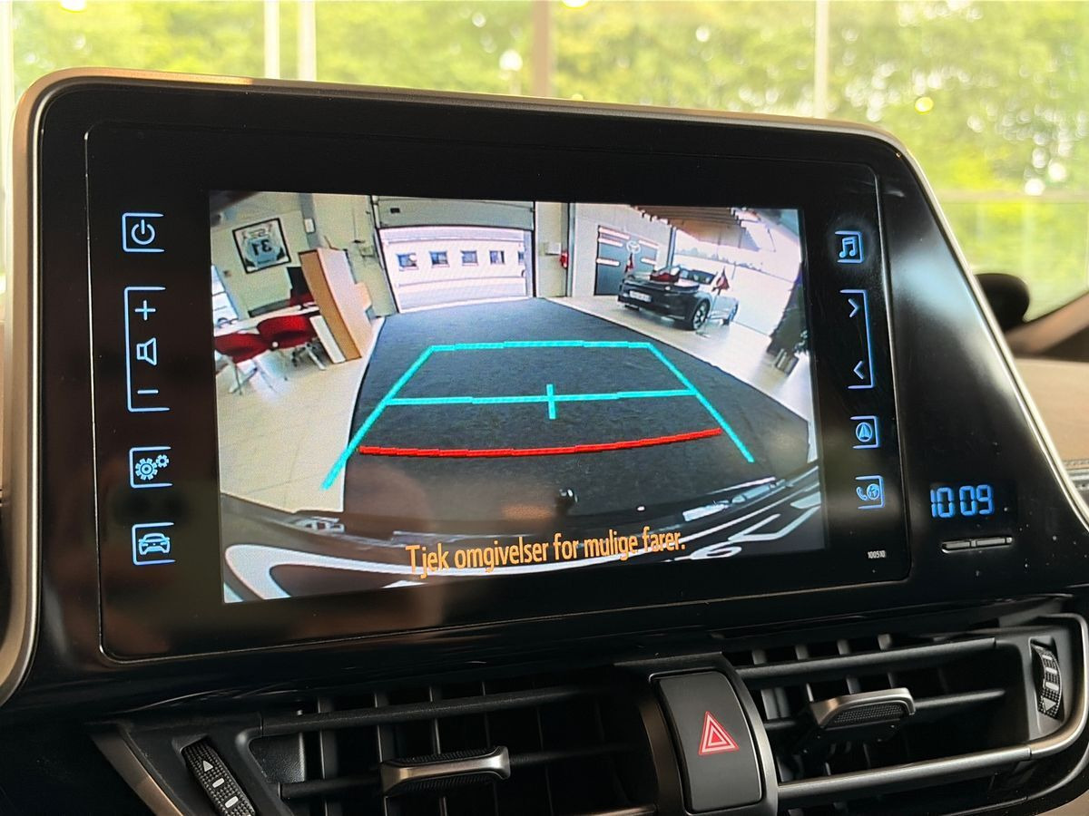 Sort Toyota C-HR fra 2019